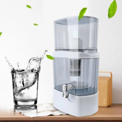 Purificateur et filtre a eau de 24L. Purificateur et filtre a eau de 24L.